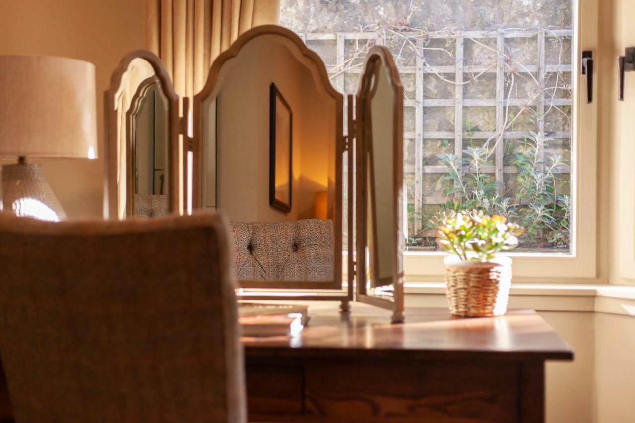 The Roseate Edinburgh - Small Luxury Hotels Of The World Exterior foto A dressing table with a tri-fold mirror